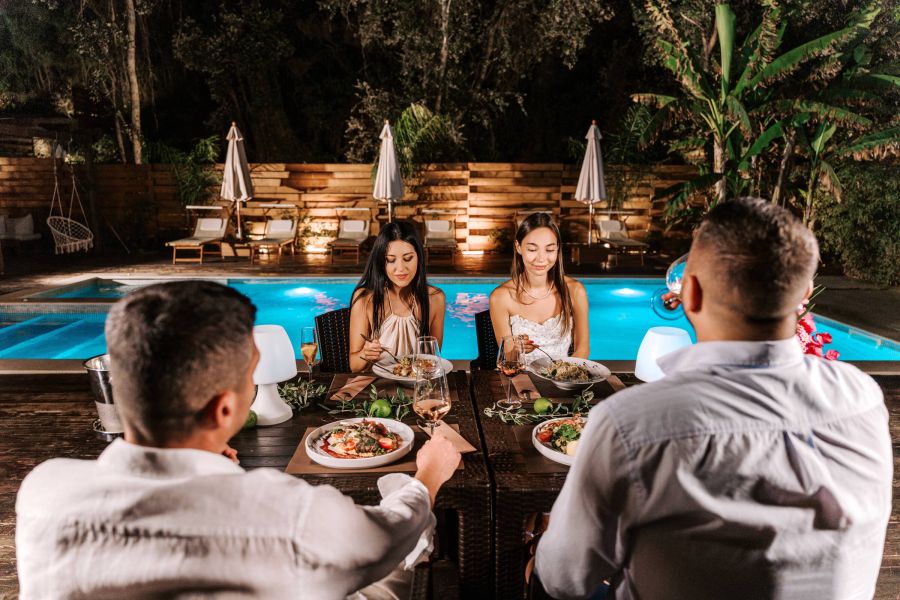 Seaglamping restaurant