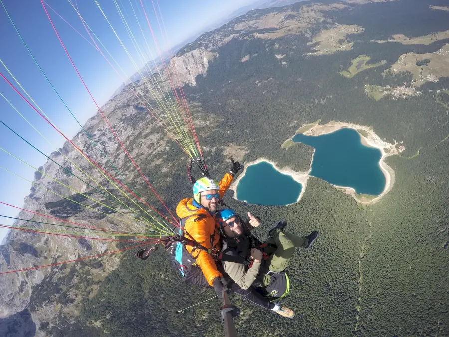 Vol en parapente au dessus de Savin kuk dans le Durmitor