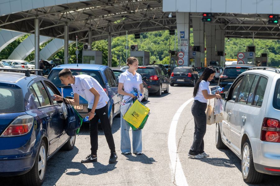 „Poveži se sa Crnom Gorom“: Topla dobrodošlica turistima i na graničnom prelazu Dobrakovo