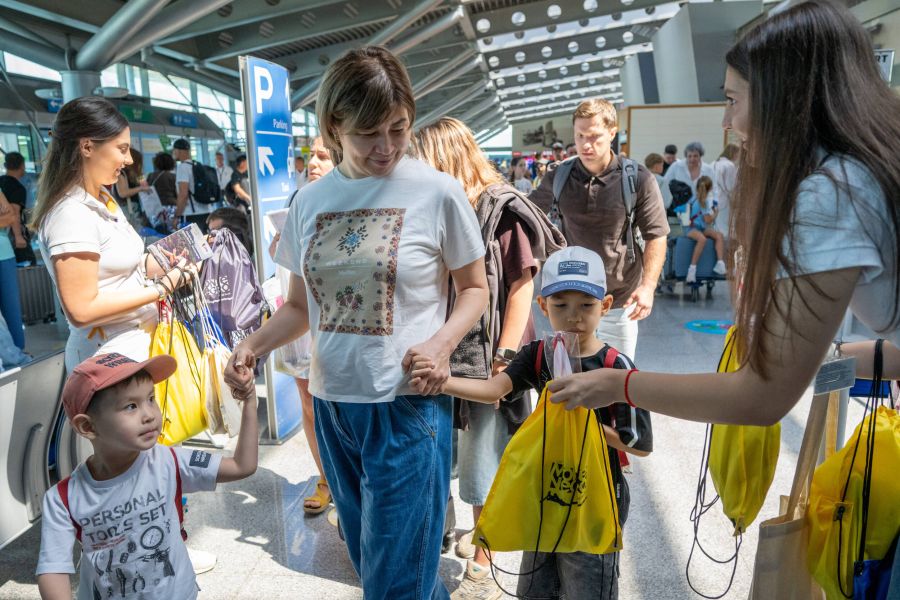 Srdačna dobrodošlica na crnogorskim aerodromima - Započela kampanja Poveži se sa Crnom Gorom