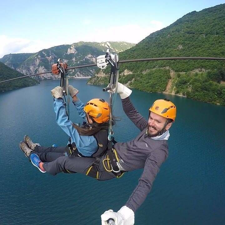 Zipline nad jeziorem Piva - Leć najdłuższą tyrolką w Czarnogórze