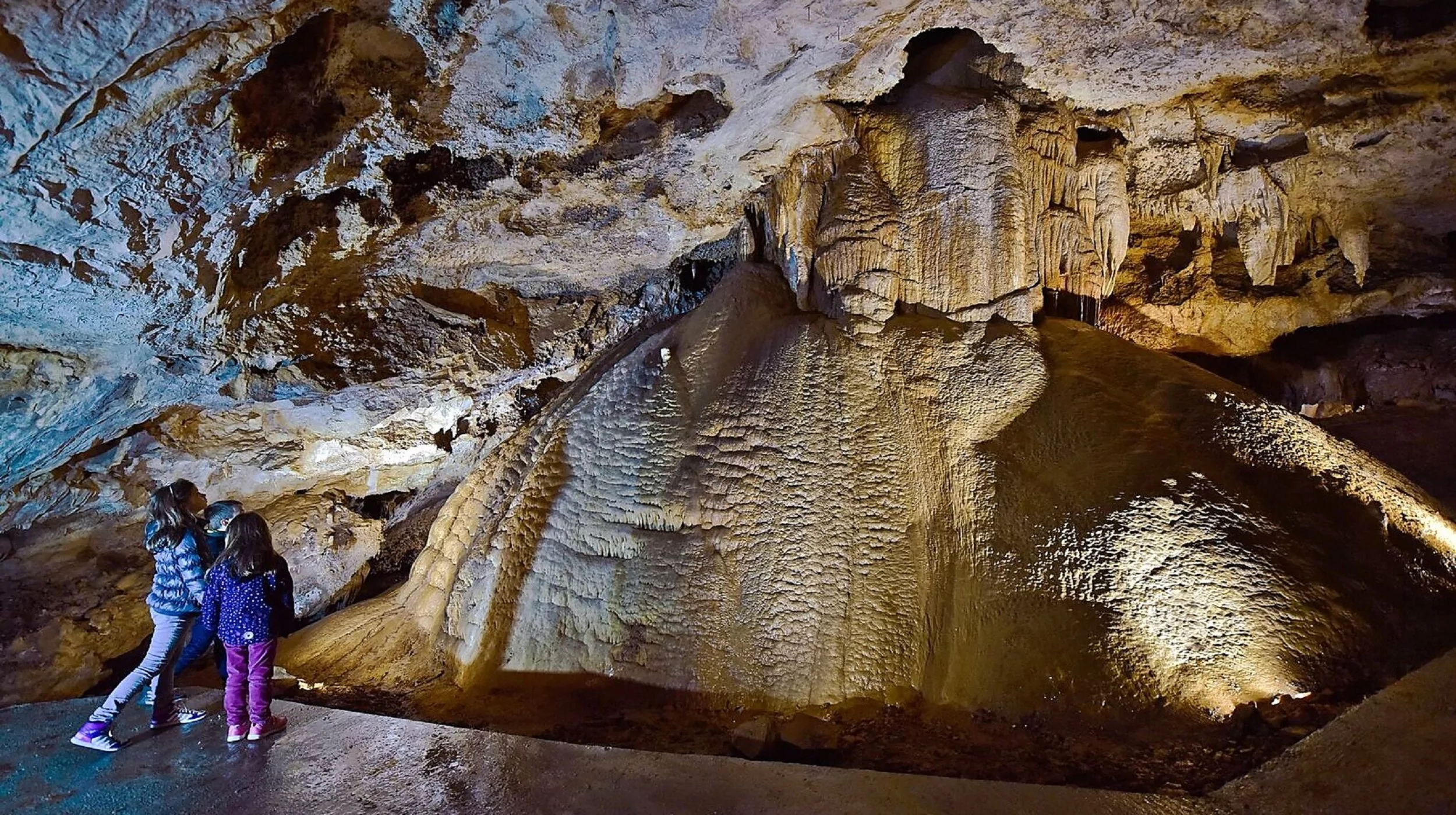 Lipska cave Montenegro