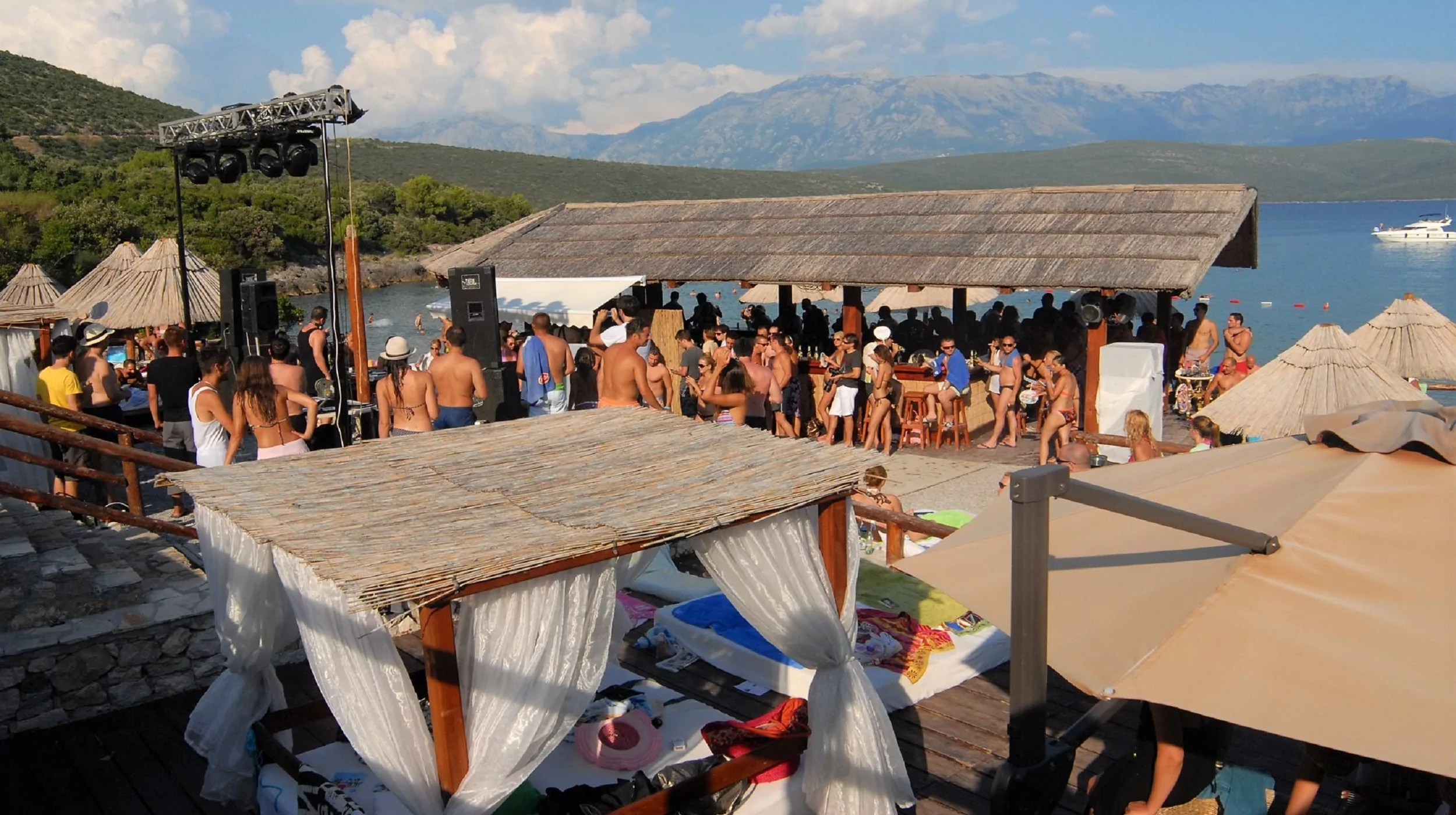 Oblatno beach Montenegro