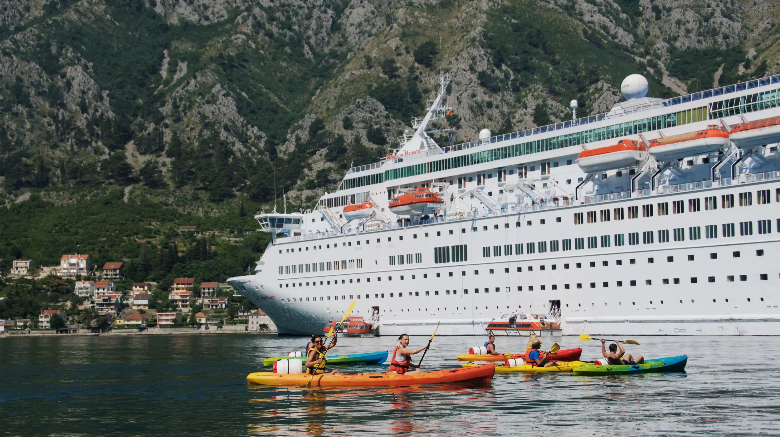 How to come in Montenegro by boat