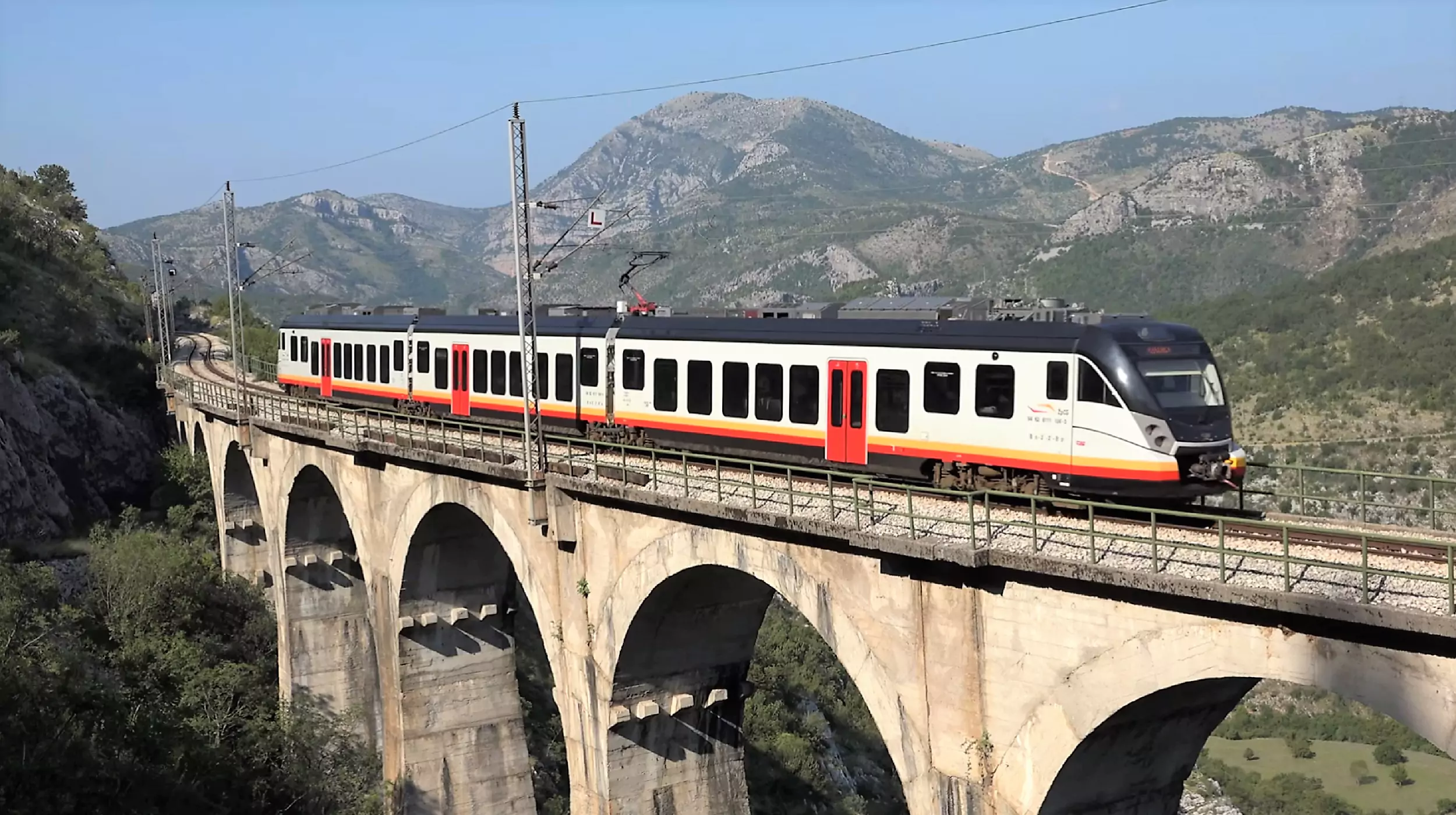 How to come in Montenegro by train